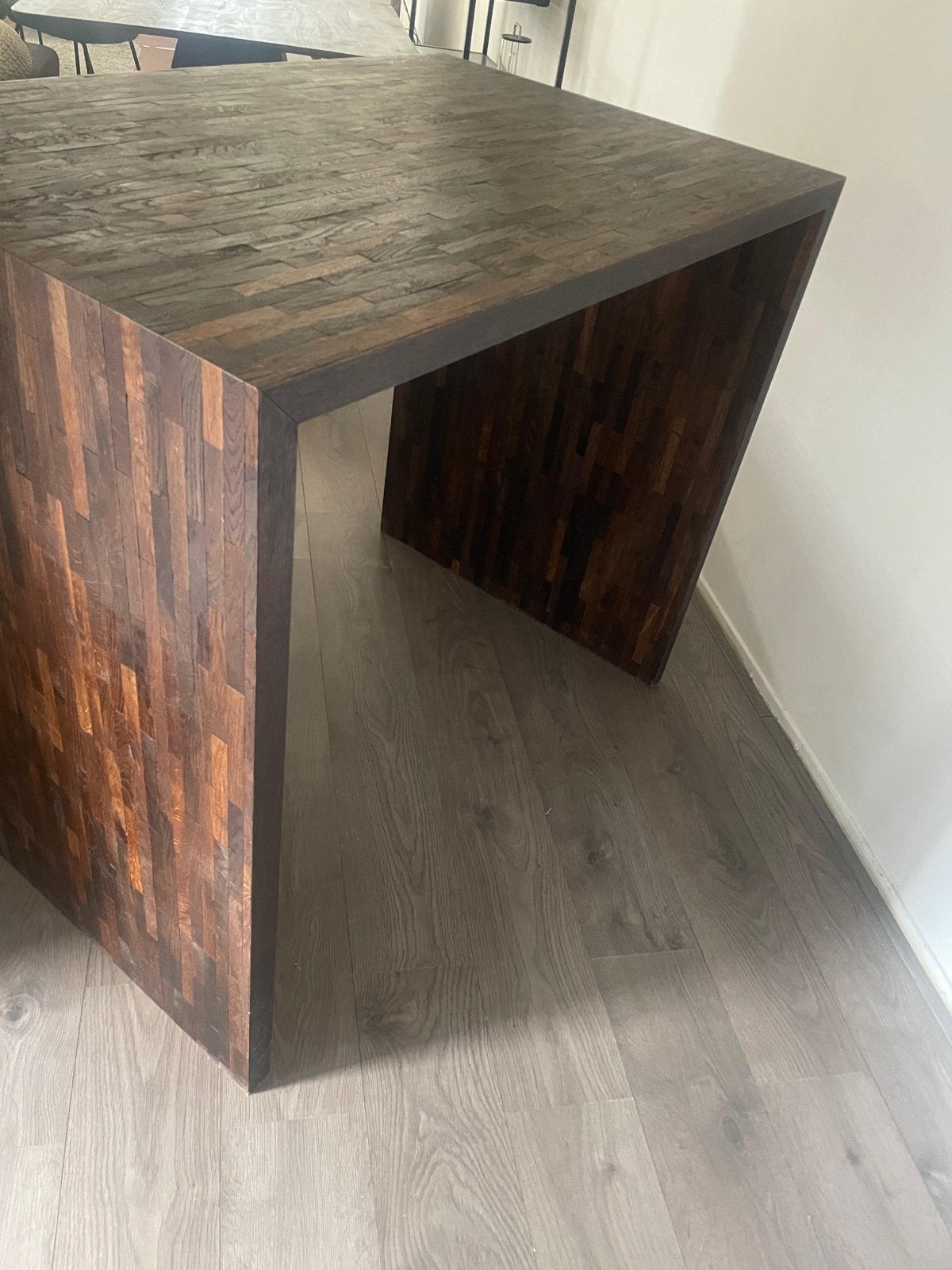 Robuuste houten bartafel/sidetable, Ophalen, Gebruikt, 100 tot 150 cm, Tot twee personen