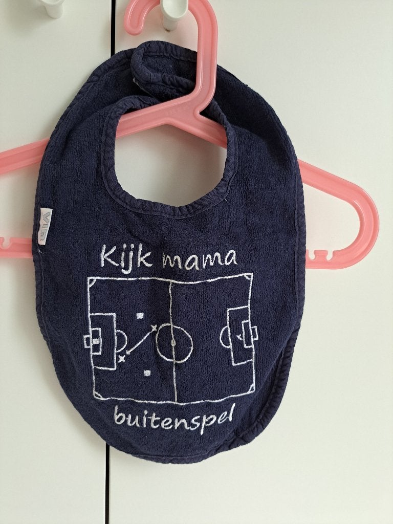 Slab slabbetje met uitleg buitenspel voetbal, Ophalen of Verzenden, Gebruikt, Kraamcadeau