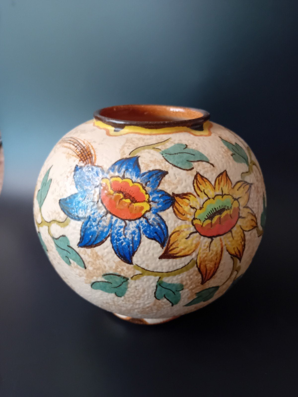 Antieke Gouda Zenith vaas 'Aster' met bloemmotief, Verzenden