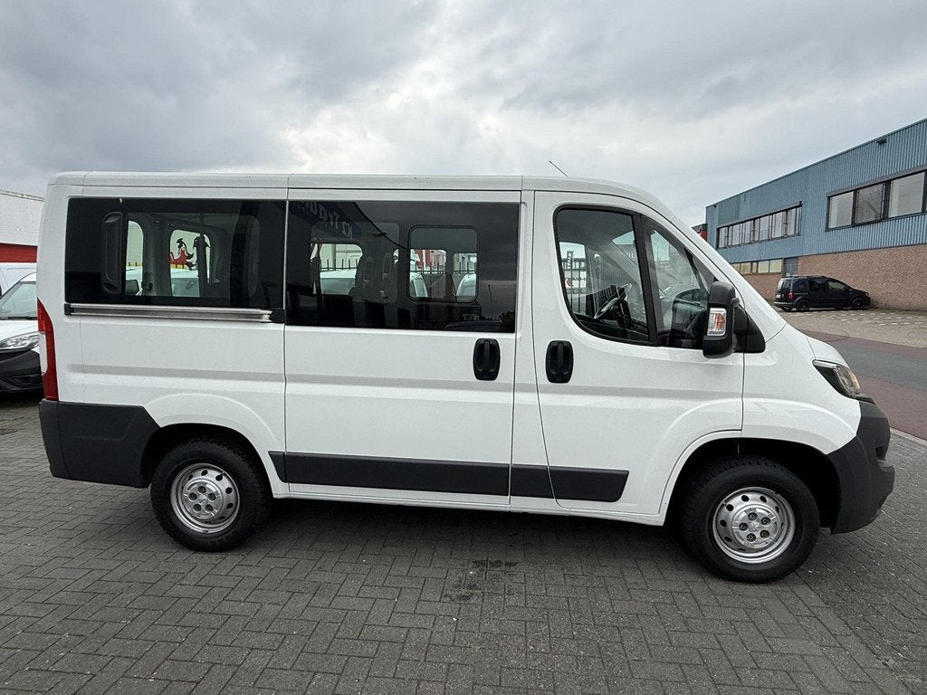Peugeot Boxer 330 2.0 BlueHDI L1H1 S&S 9 persoons Euro 6 Inc, Auto's, Peugeot, Voorwielaandrijving, Stof, Gebruikt, Euro 6