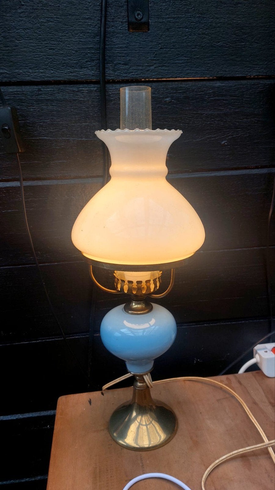 Vintage Tafellamp: Omgebouwde Petroleumlamp - Opaalglas, Antiek en Kunst, Ophalen