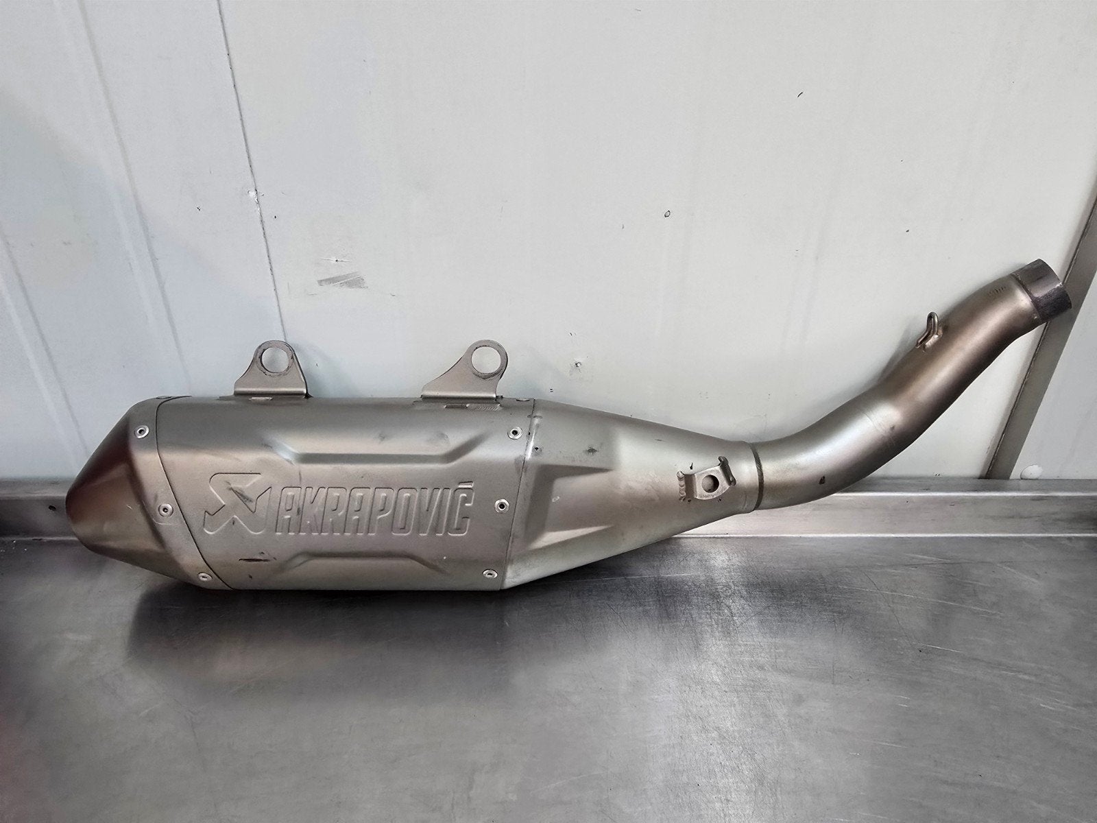 akrapovic slip on demper, Motoren, Ophalen of Verzenden, Gebruikt