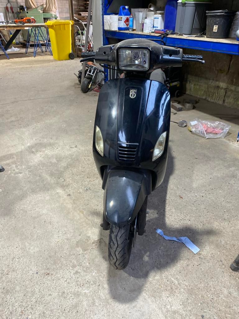 Riva scooter ( opknapper ), Fietsen en Brommers, Scooters | Overige merken, Ophalen of Verzenden, Zo goed als nieuw, Benzine