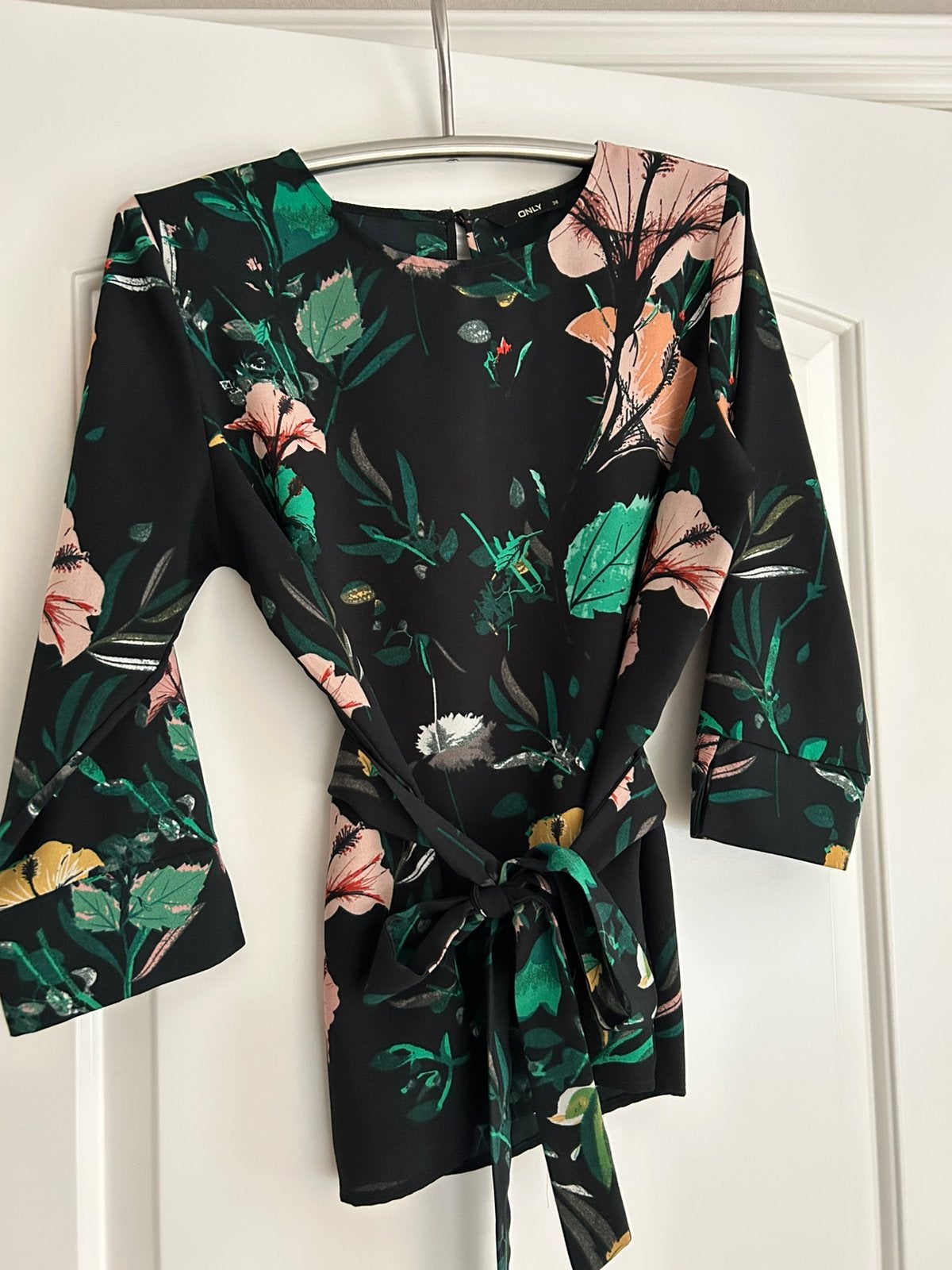 Mooie blouse maat M, Ophalen of Verzenden, Zo goed als nieuw