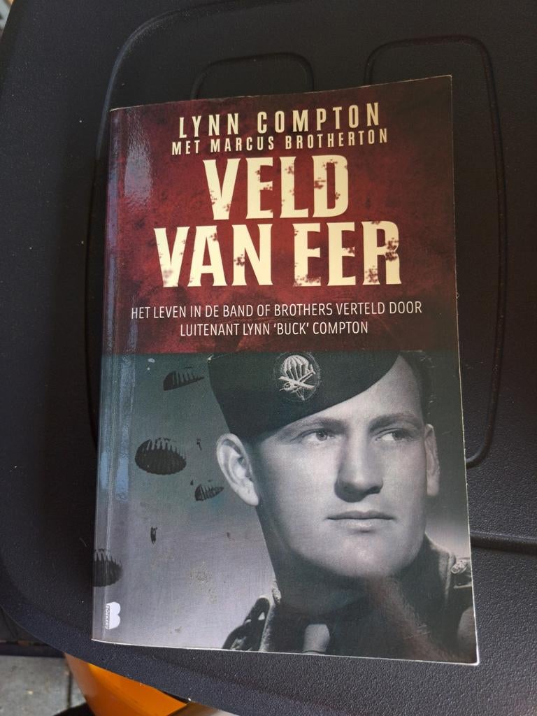 Veld van Eer - Lynn Compton (Band of Brothers), Lynn Compton met Marcus Brotherton, Ophalen of Verzenden, Landmacht, Tweede Wereldoorlog