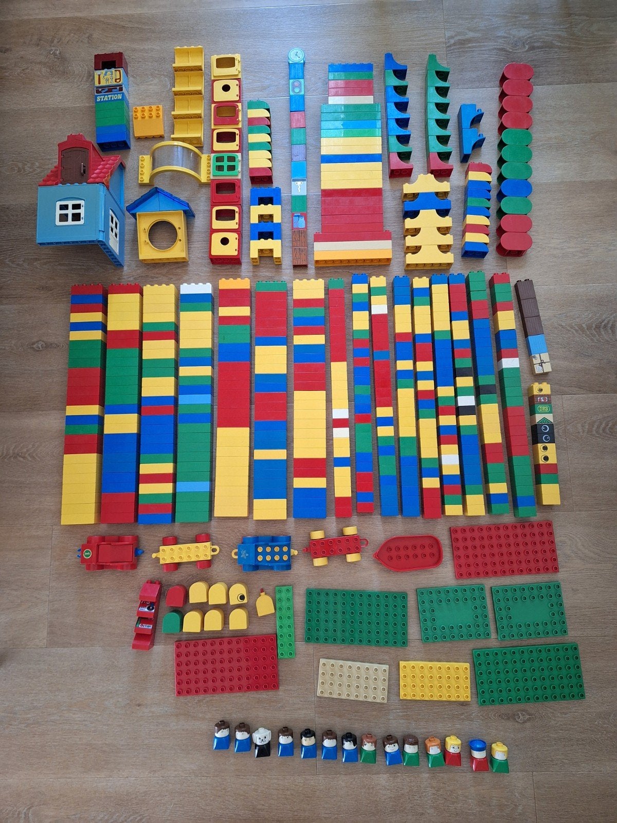 DUPLO 8 kg heel veel losse stenen, poppetjes, auto vintage, Gebruikt, Inclusief minifiguren, Ophalen of Verzenden, Duplo