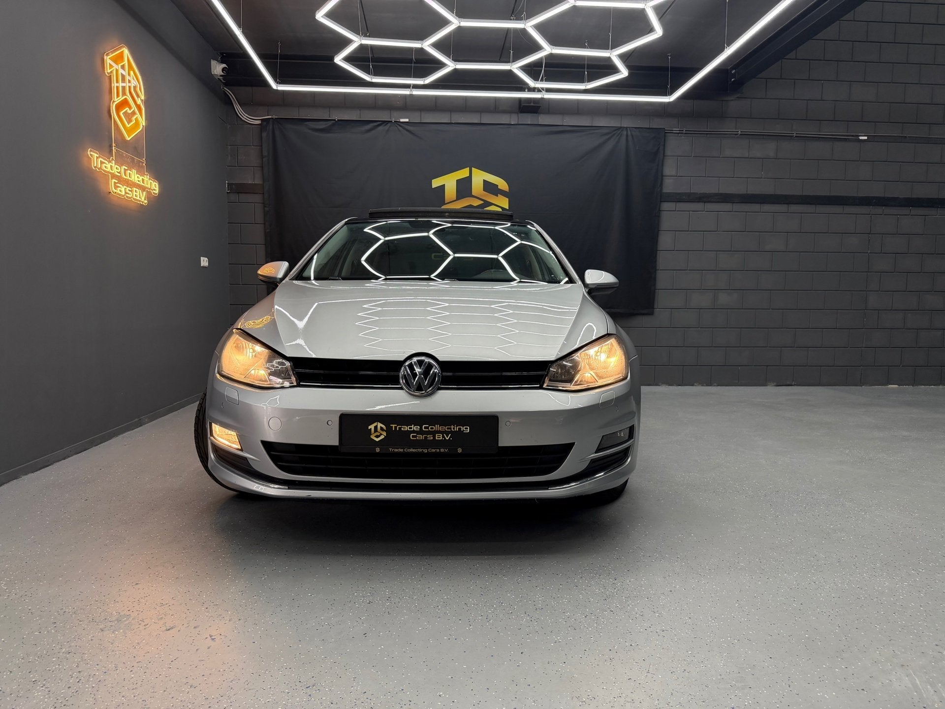 Volkswagen Golf 1.2 TSI Connected Series Automaat-Carplay-Pa, Stof, Gebruikt, 4 cilinders, 620 kg