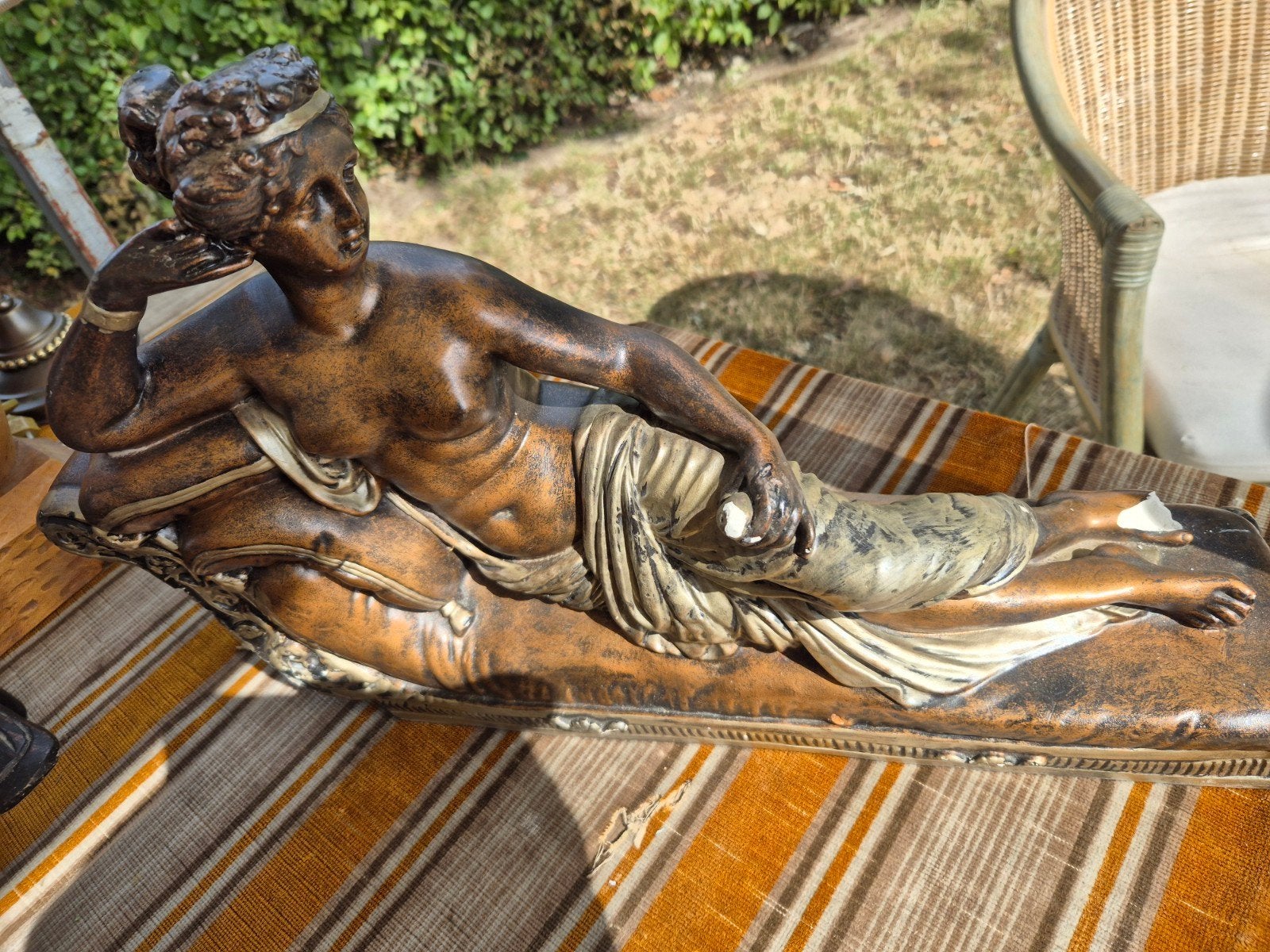 Klassiek art deco beeld van liggende vrouw, Weerbestendig, Beeld, 50 - 100 cm, Ophalen of Verzenden