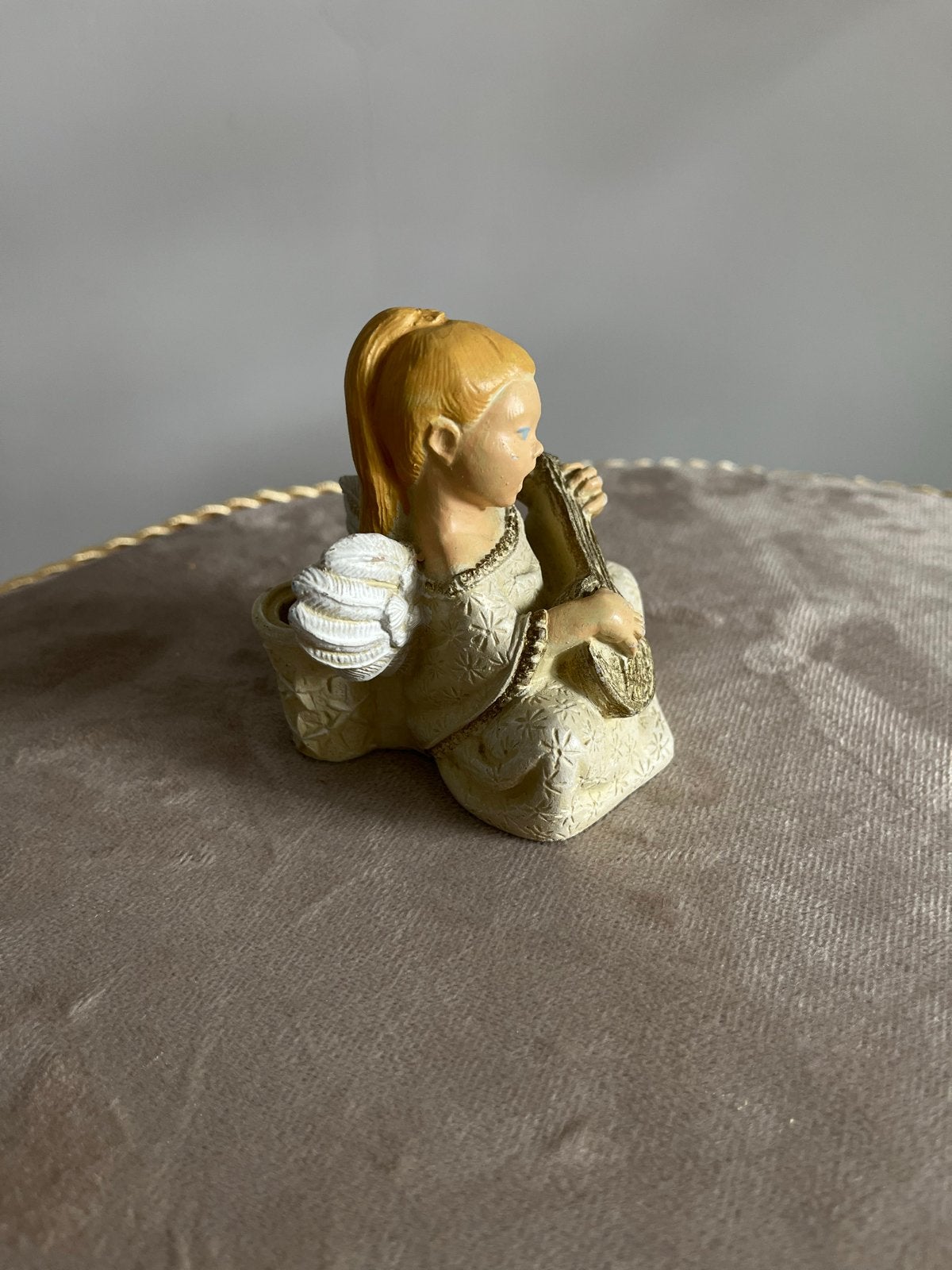 Hummeltje, Beeldje engel met luit - 't Fakkeltje Zutphen, Ophalen of Verzenden, Keramiek of Aardewerk