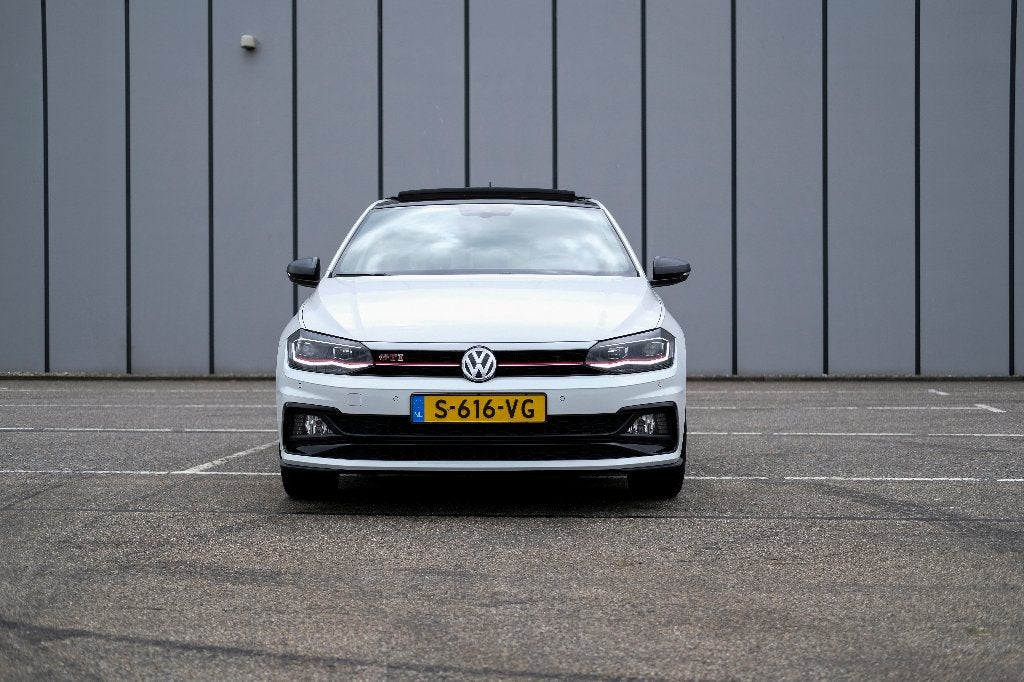 Volkswagen Polo GTI 2.0 TSI DSG (2019) | Pano | Beats |, Auto's, Zwart, 4 cilinders, 1984 cc, Wit