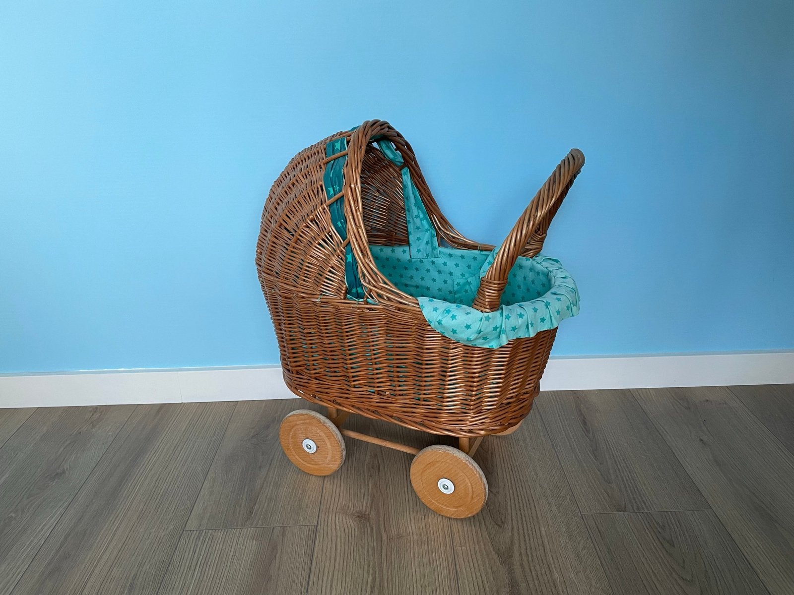 Rieten poppenwagen met turquoise bekleding, Ophalen, Gebruikt, Overige typen