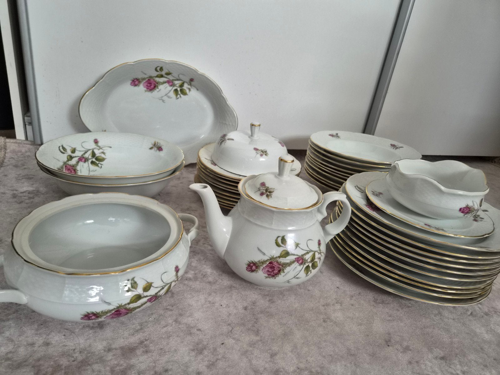 10pers. Thun Porseleinen Servies Rozenmotief - Tsjechoslowak, Ophalen