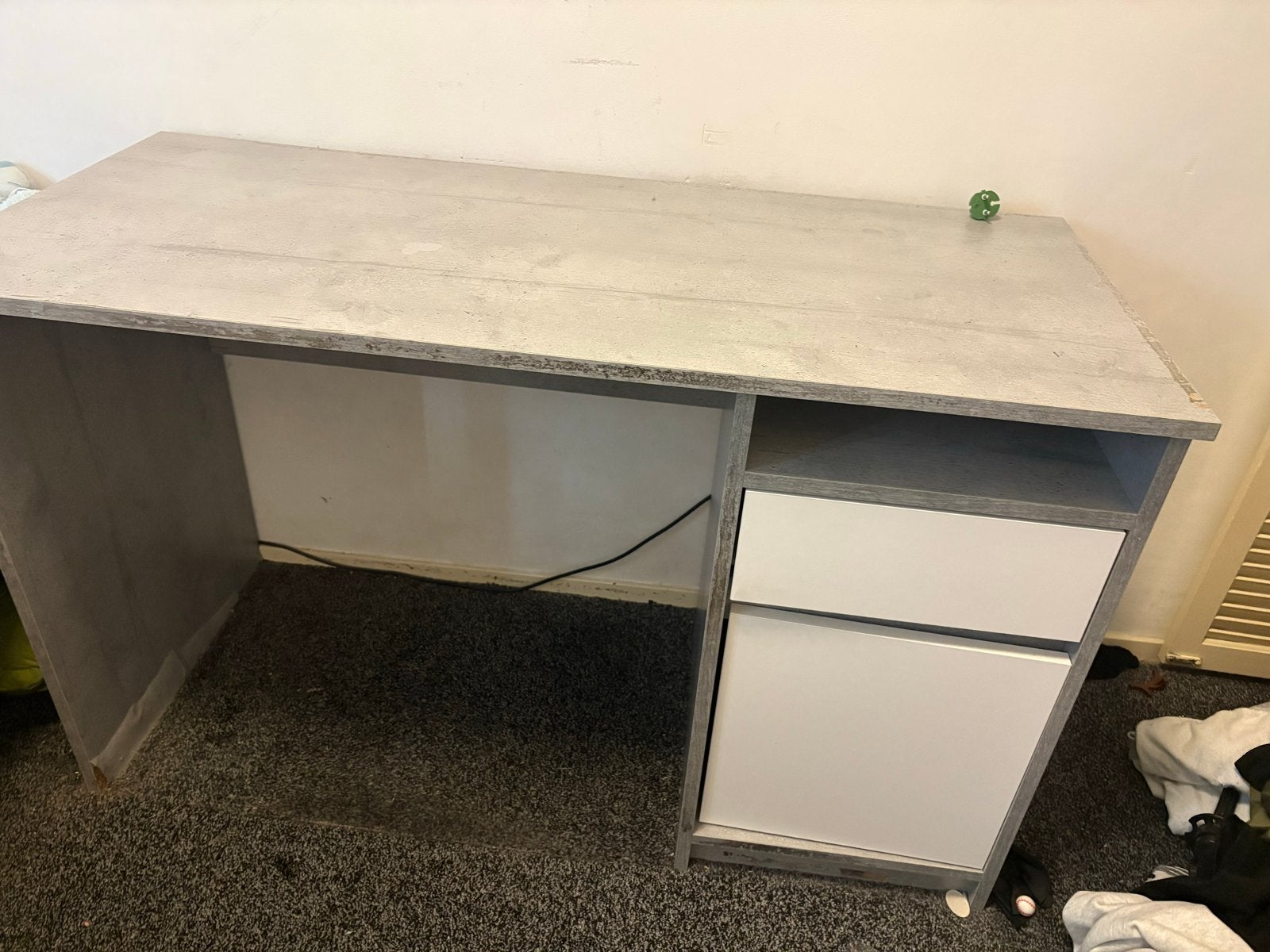 Bureau met lades - beschadigd, Ophalen, Gebruikt, Met lades, Spaanplaat of MDF
