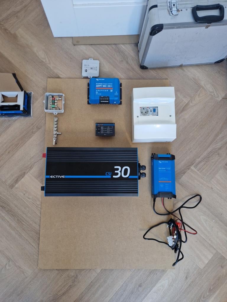 Omvormer 12v naar 220v Ective CSI 30 ups nvs victron mppt, Ophalen of Verzenden, Nieuw