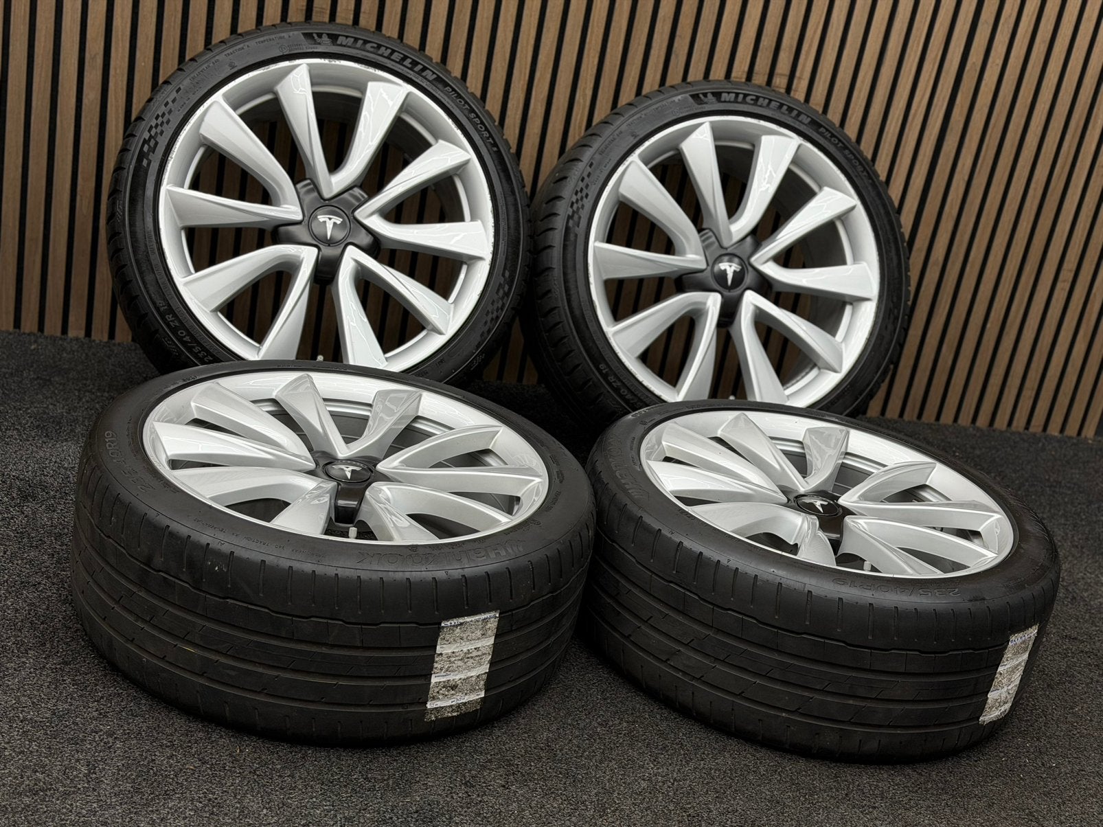 Originele 19 inch Tesla Model 3 5x114.3 ET40 TPMS 235/40/19, Auto-onderdelen, Banden en Velgen, ., Banden en Velgen, 235 mm, .