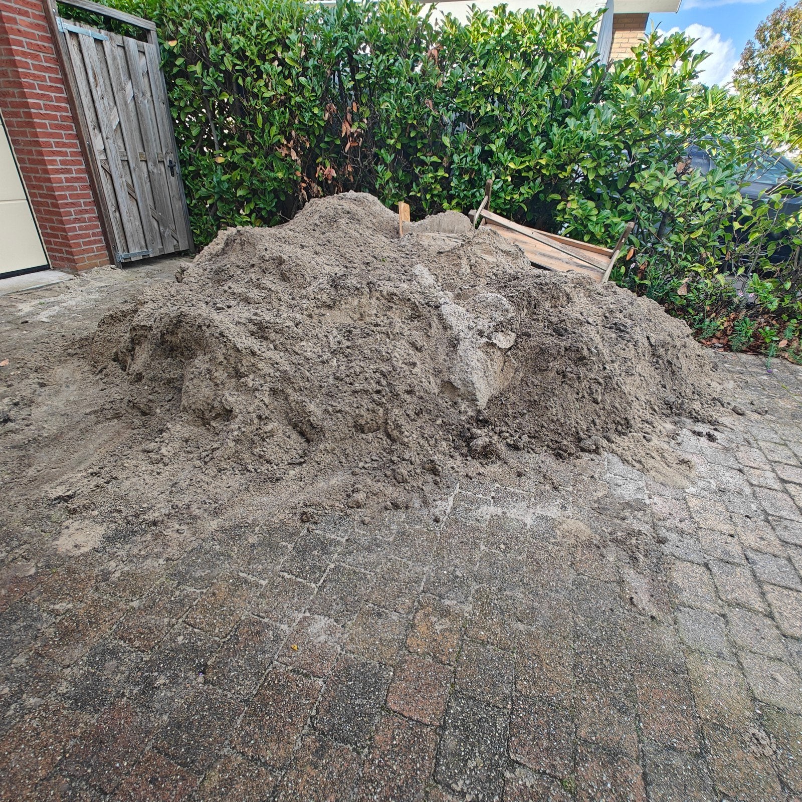 Gratis af te halen: Zand/Aarde voor diverse doeleinden, Ophalen, Gebruikt, Ophoogzand