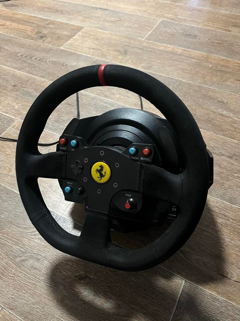 Thrustmaster T300RS Ferrari Alcantara Edition, Spelcomputers en Games, Games | Overige, Zo goed als nieuw, Racen en Vliegen, 1 speler
