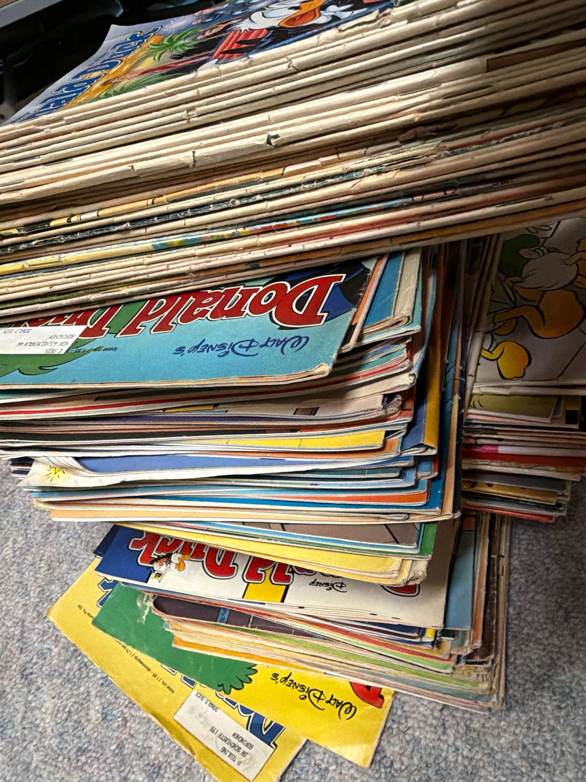 Grote stapel Donald Duck stripboeken ongeveer 200, Meerdere stripboeken, Ophalen of Verzenden, Gelezen