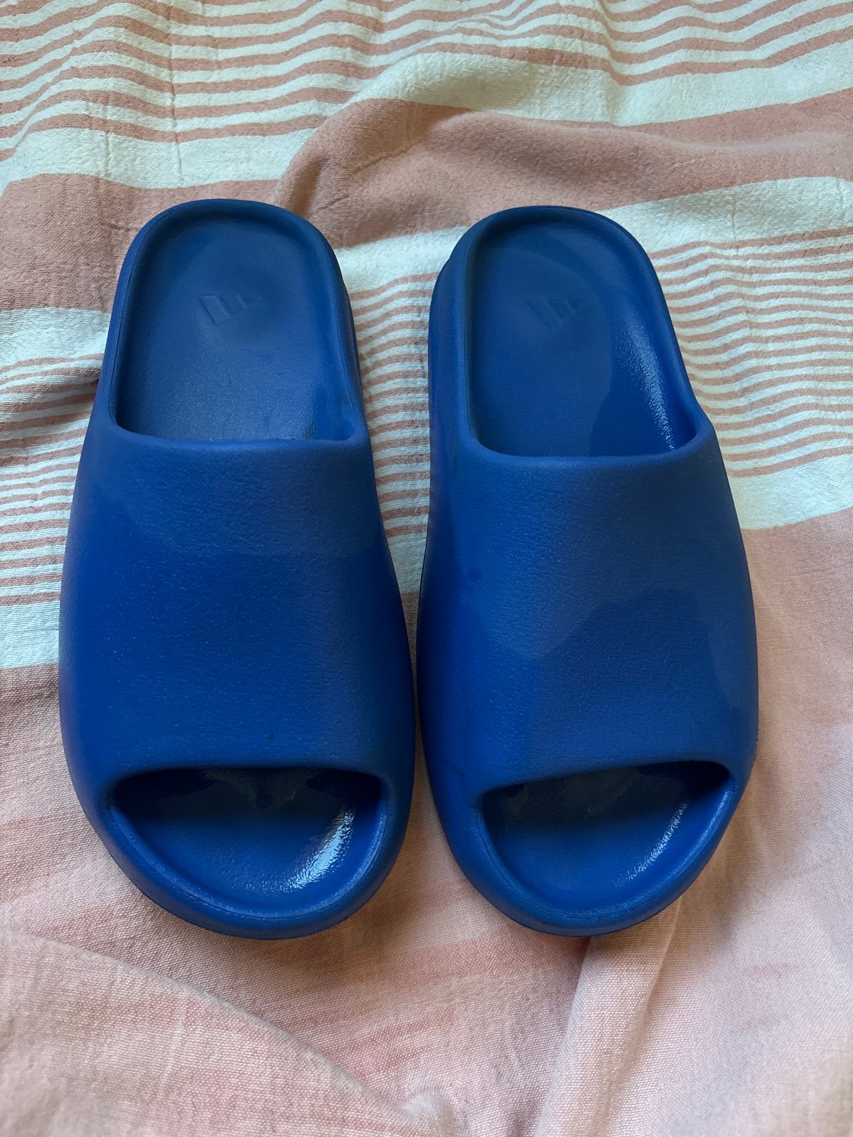 Originele Yeezy Slides maat 43 - Azure merk adidas, Blauw, Zo goed als nieuw, Ophalen, Slippers