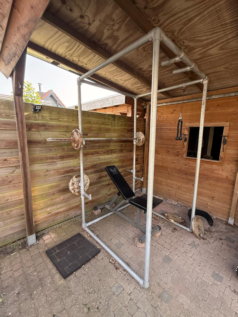 Modulaire Outdoor Gym: Krachtstation met Pully & 120kg Schij, Ophalen, Gebruikt, Krachtstation, Armen