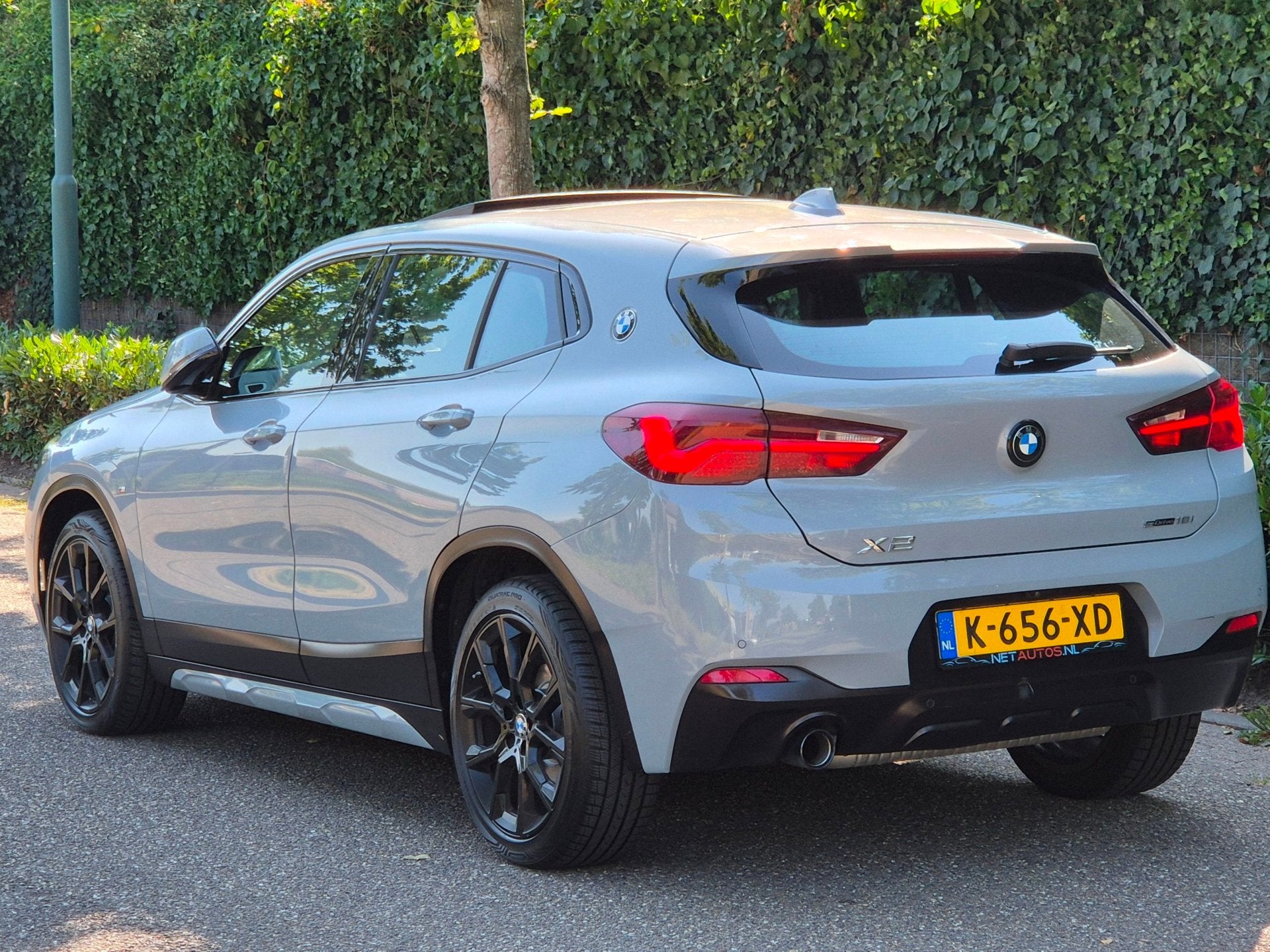 BMW X2 M Sport EDITION M MESH Brooklyn Grau 10inch Touch Scr, Gebruikt, 3 cilinders, 1405 kg, Zilver of Grijs