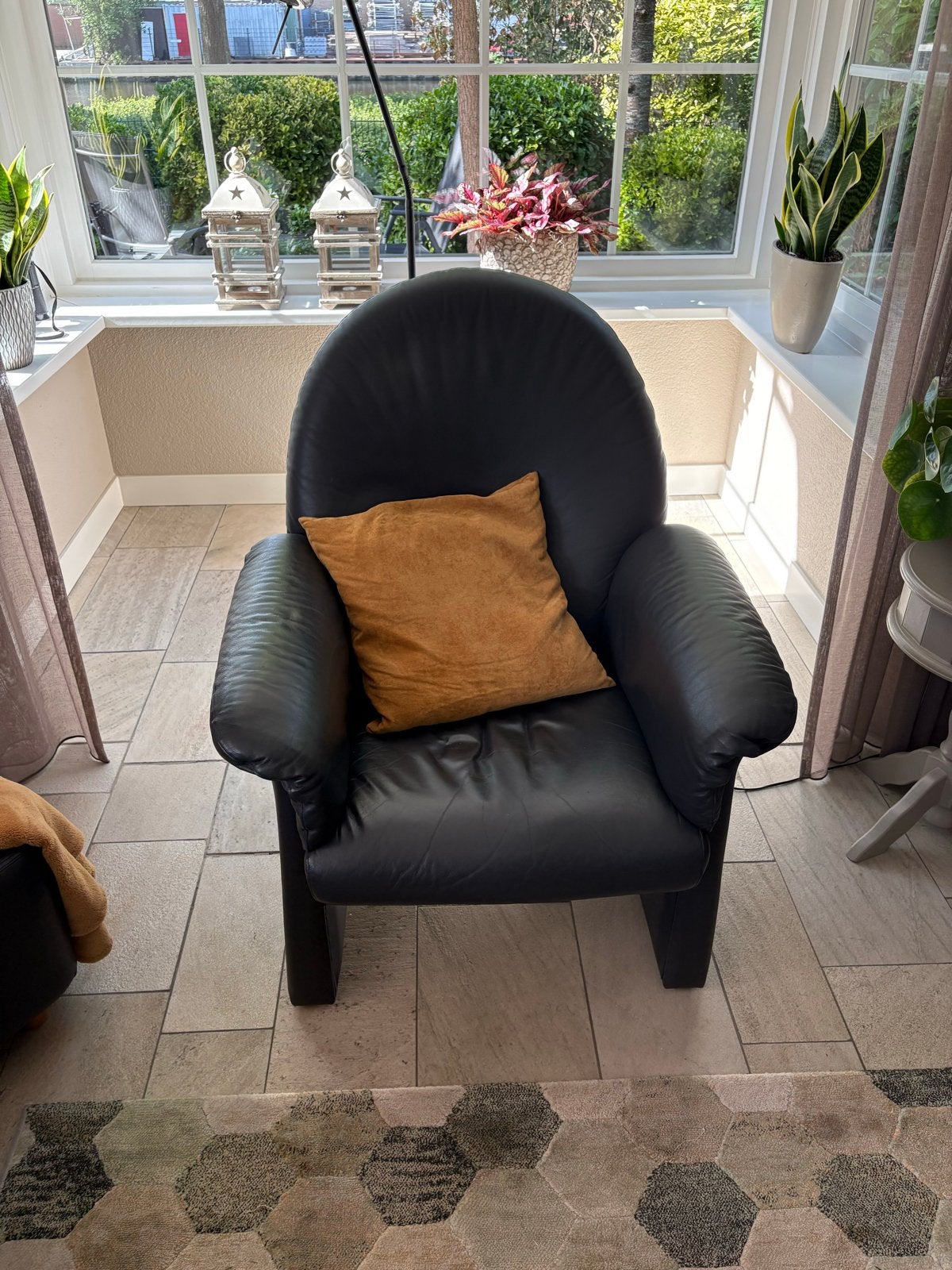 Zwarte leren fauteuil met poef, Ophalen of Verzenden, Gebruikt, Leer, 75 tot 100 cm