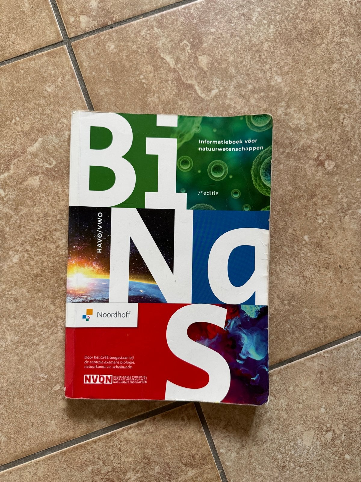 Binas HAVO/VWO 7e editie - Informatieboek natuurwetenschappe, Boeken, Verzenden, Beta, Gelezen, HBO