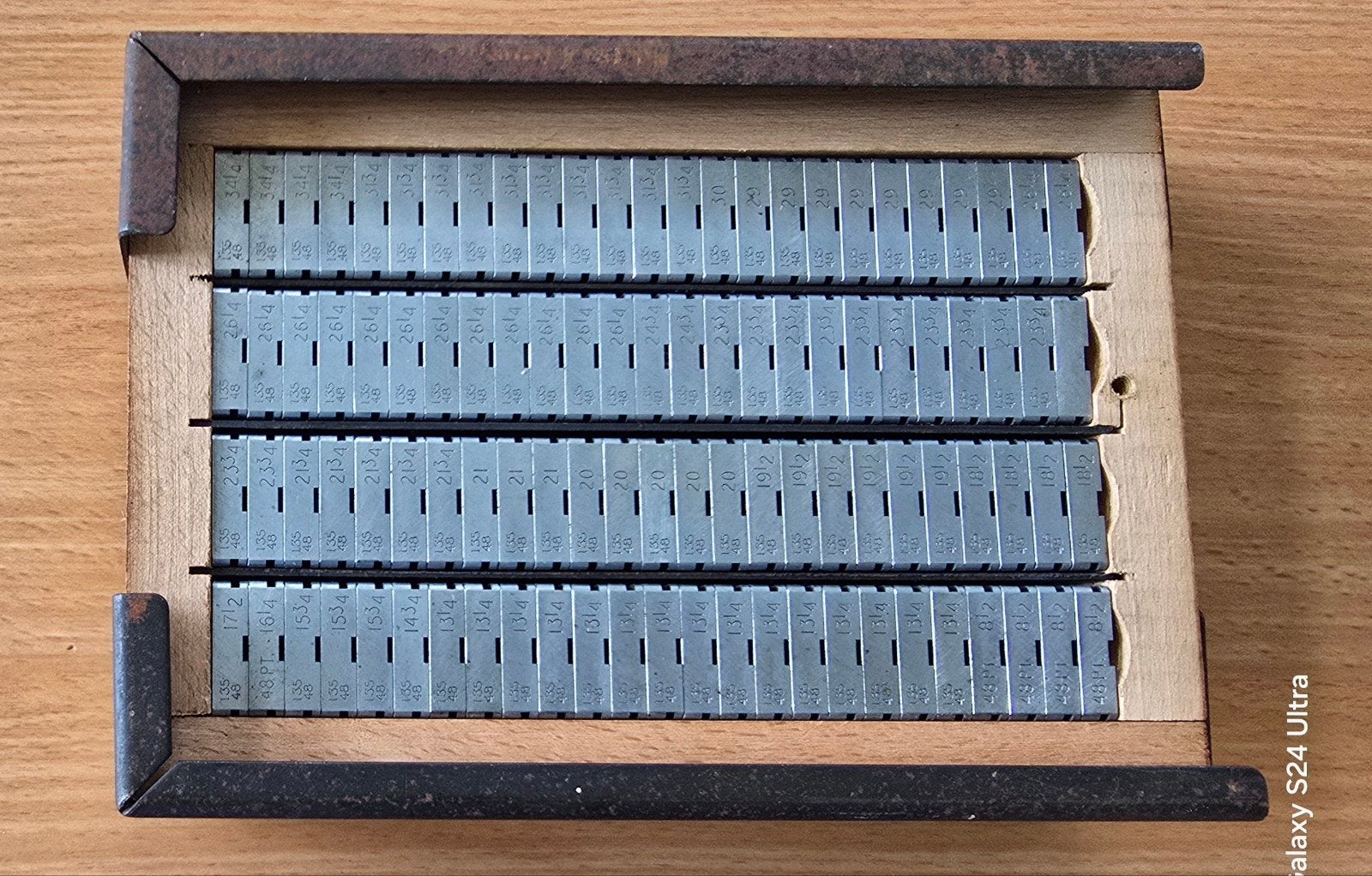 Antieke Monotype display matrices set–Serie 135 Roman–48 pt, Ophalen of Verzenden