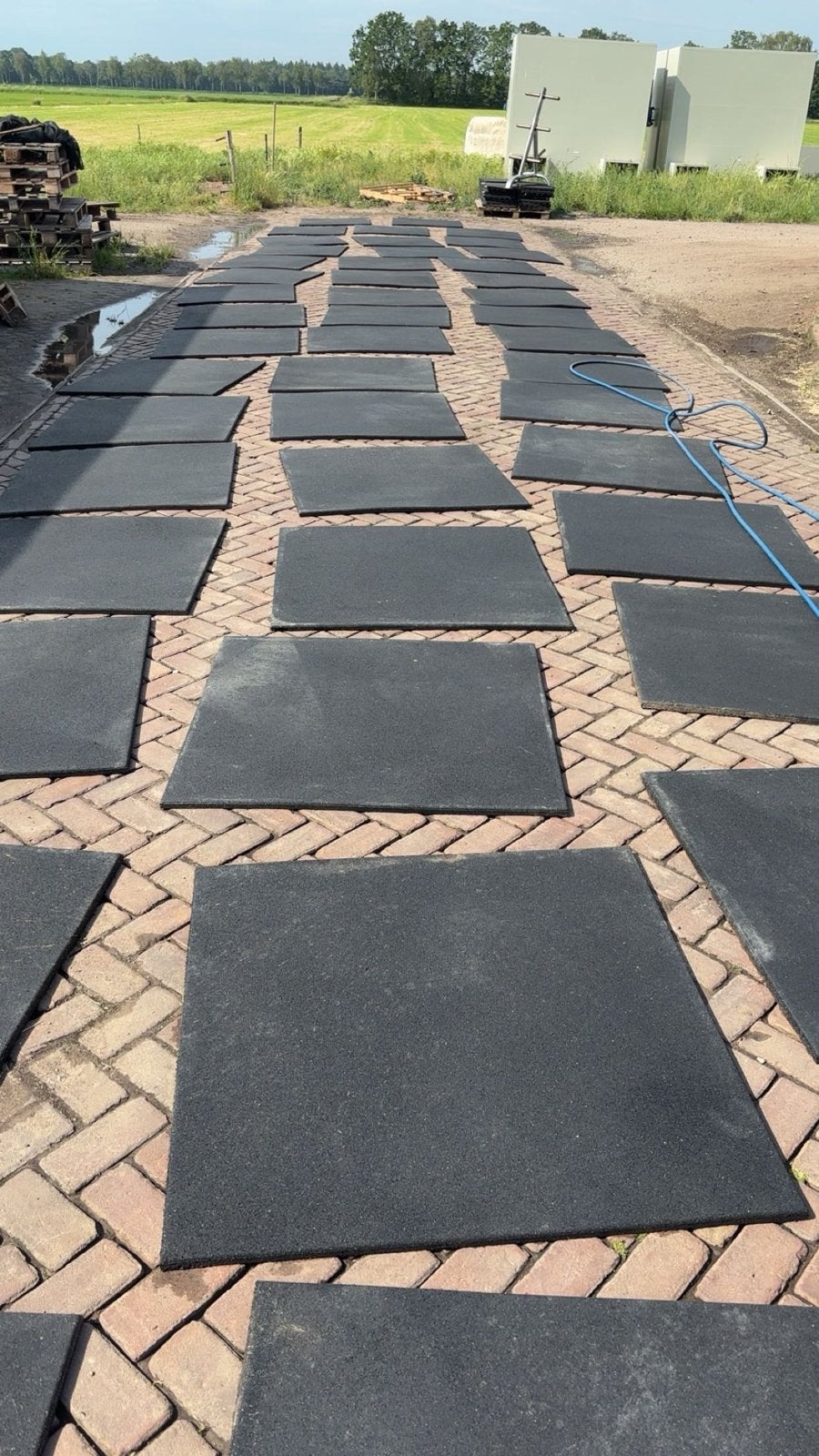 Hoogwaardige rubber tegels 1x1m - 2 cm, Ophalen, Gebruikt, Divers, Overige typen