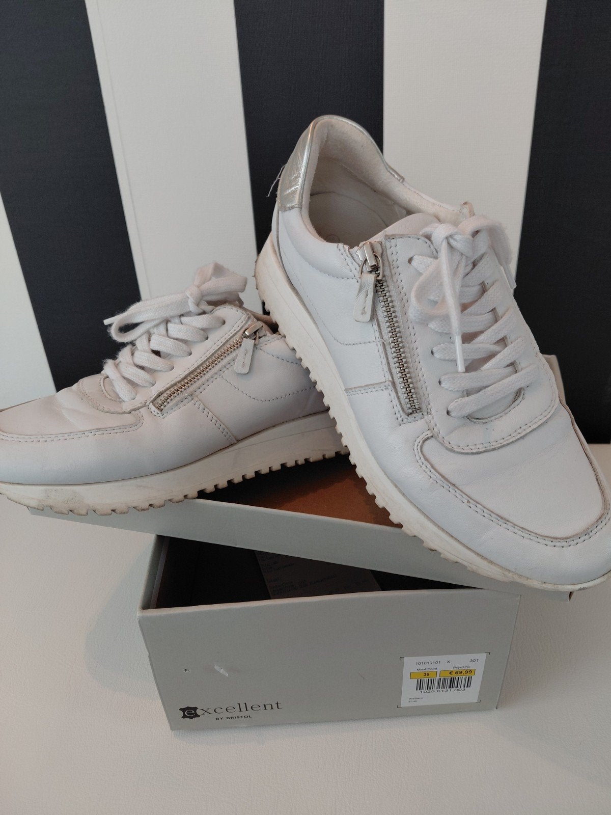 Witte sneakers met ritsen - Maat 39, Ophalen, Excellent by Bristol, Wit, Sneakers of Gympen