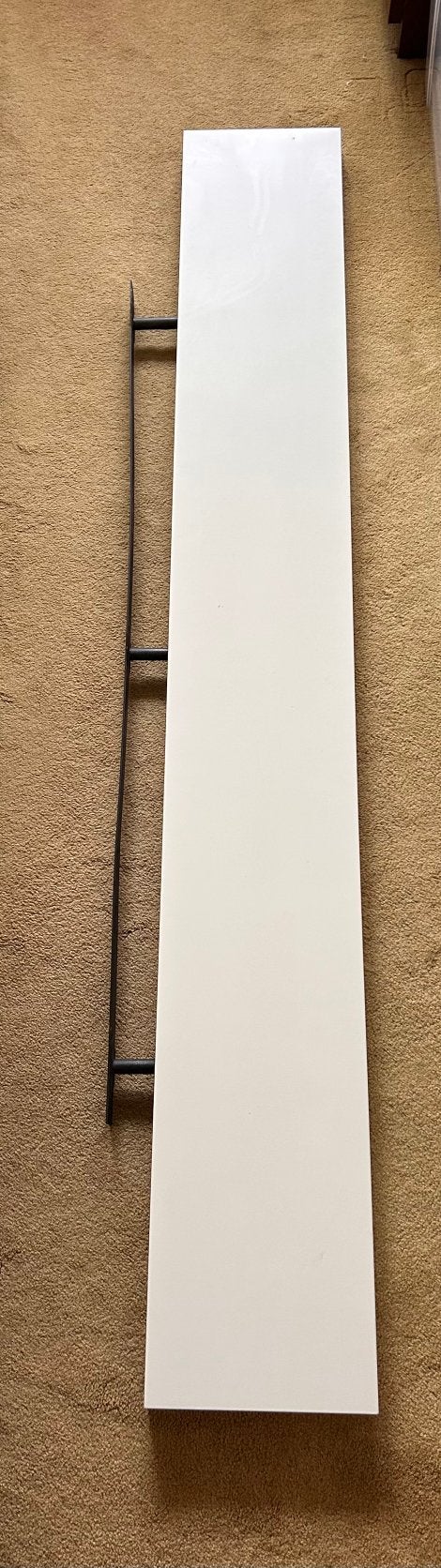 Witte Lack wandplank met zwarte metalen beugel IKEA, Huis en Inrichting, Woonaccessoires | Wandplanken en Boekenplanken, Ophalen