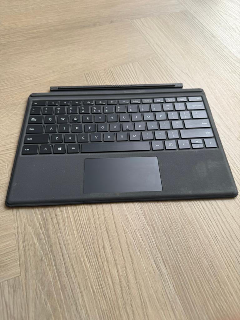 Microsoft Surface Toetsenbord Zwart, Ophalen of Verzenden, Gebruikt, Compatibel met Surface Pro 3 / 4 / 5 / 6 / 7 / 7+, Bescherming voorkant