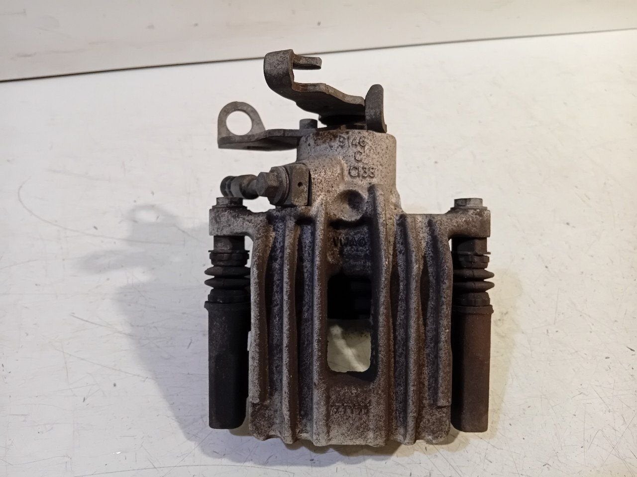 Remklauw links achter Volkswagen Polo, Onderdelen@venauto.nl, Van der Ven Autorecycling B.V., Gebruikt, Ettenseweg 76, 4706 PB Roosendaal, The Netherlands