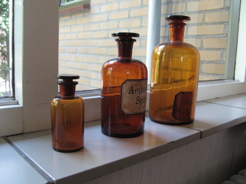3 apothekers/drogisterij stopflessen (geel/bruin), Ophalen of Verzenden