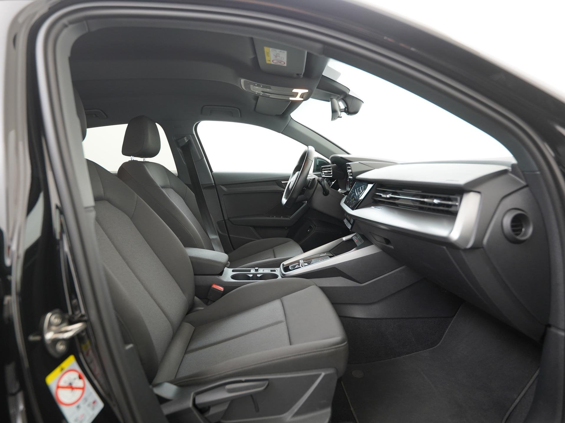 Audi A3 Sportback 40 TFSIe Advanced | Shadow Look | Trekhaak, Auto's, 12 maanden, Stof, Gebruikt, Zwart