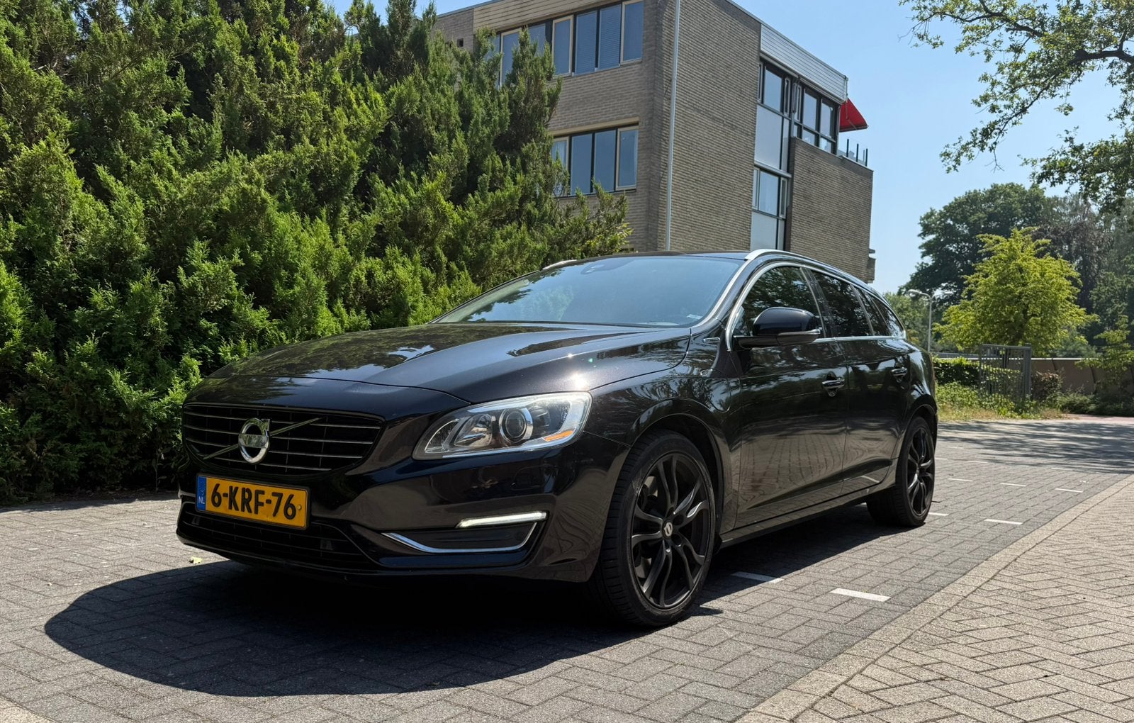 Volvo V60 D6 Plug-in Hybrid AWD Summum – 215 pk – Automaat, Auto's, 1800 kg, Zwart, 1854 kg, Particulier