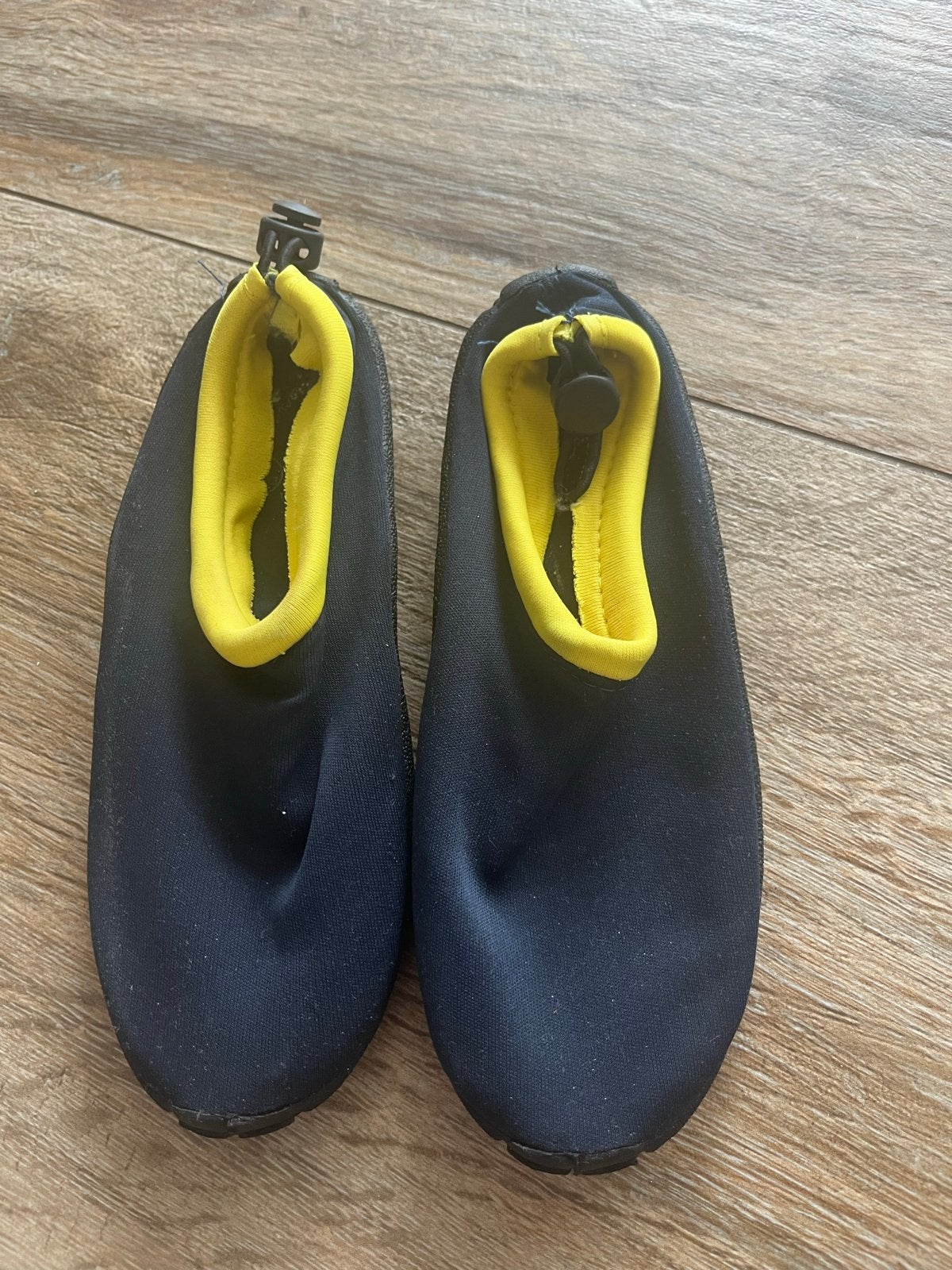 HEMA Waterschoenen - Maat 31/32 - donkerblauw Geel, Ophalen of Verzenden, Gebruikt, Kind, Zeil- of Surfschoenen