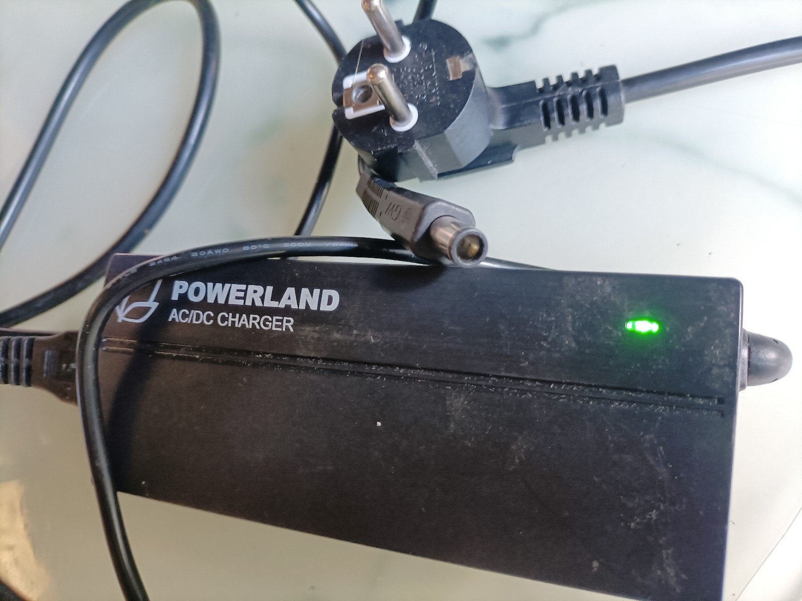 Powerland AC/DC Lader - Model PLD085G-4200200, Zo goed als nieuw