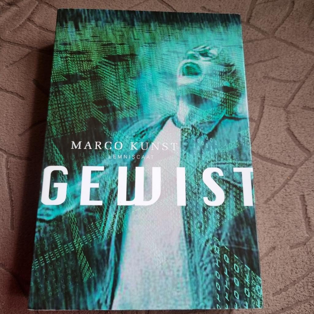 Boek: Gewist - Marco Kunst, Ophalen of Verzenden, Zo goed als nieuw, Marco Kunst