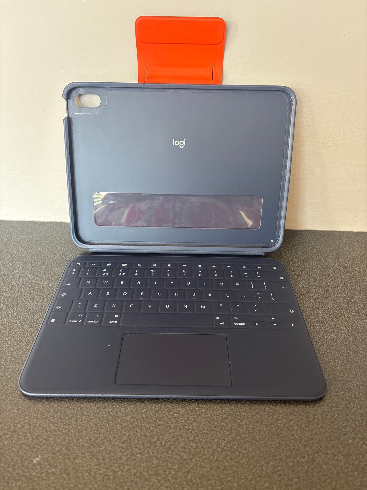Logitech Combo Touch iPad Air 10e generatie Toetsenbord Case, Computers en Software, Apple iPads, Ophalen of Verzenden, Zo goed als nieuw