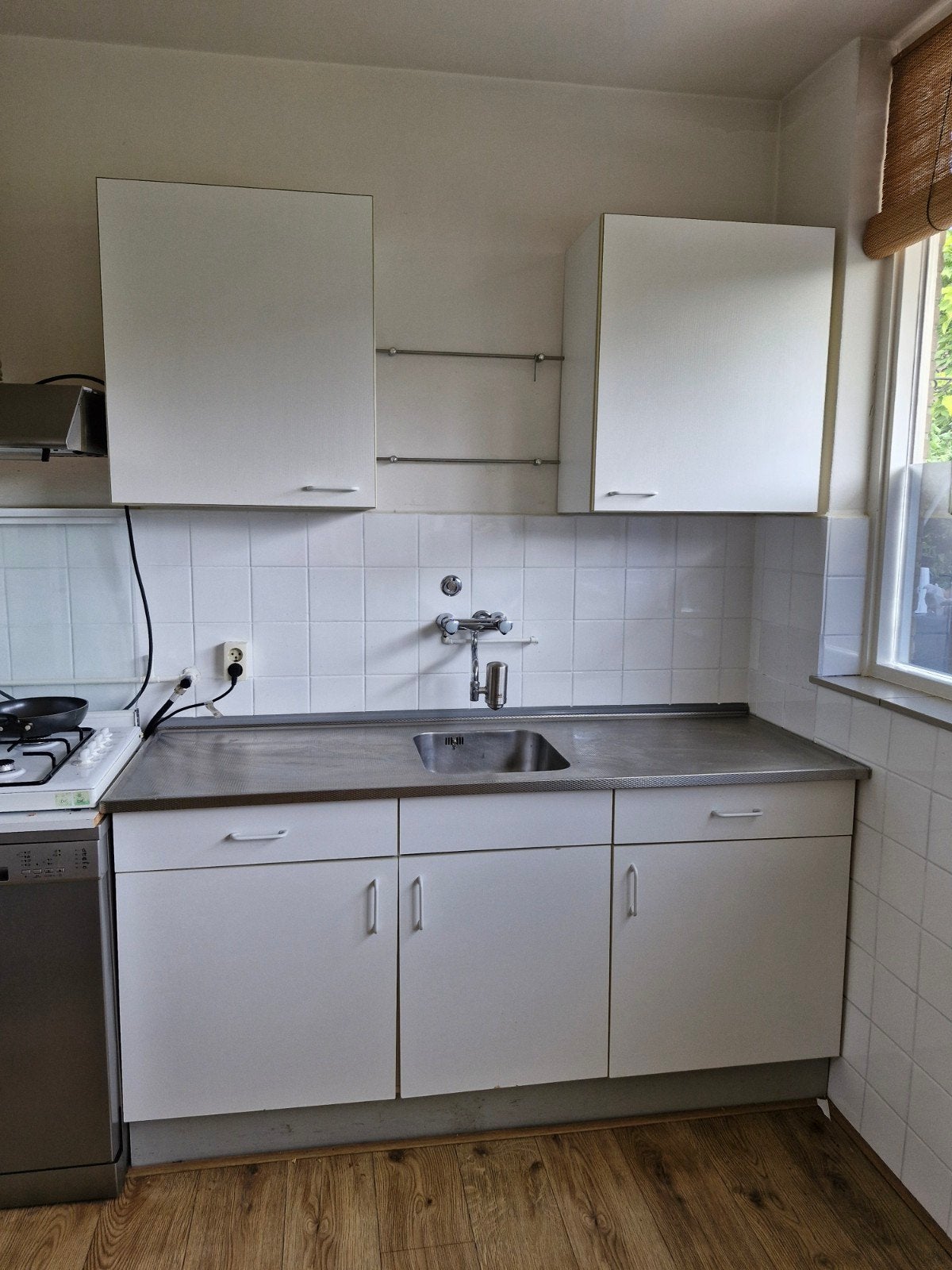 gratis keukenblok en bovenkastjes, Huis en Inrichting, Keuken | Complete keukens, Ophalen of Verzenden, Gebruikt, Wit, Enkelwandige keuken