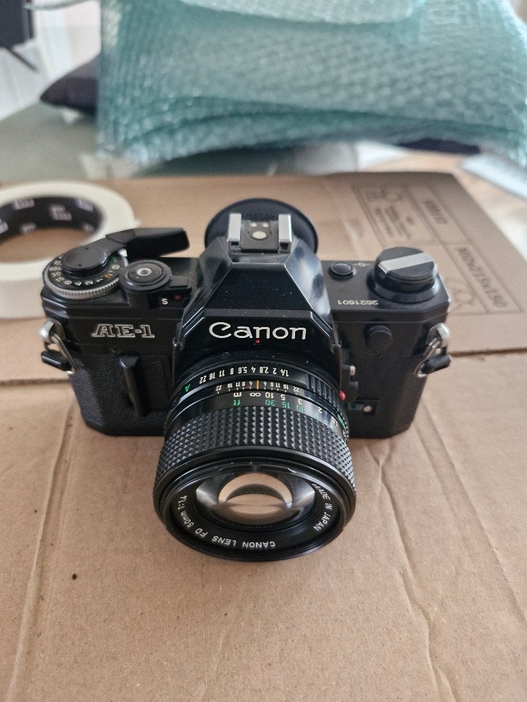 Canon AE-1 zwart + FD 50mm f/1.4, Ophalen of Verzenden, Gebruikt, Spiegelreflex, Canon