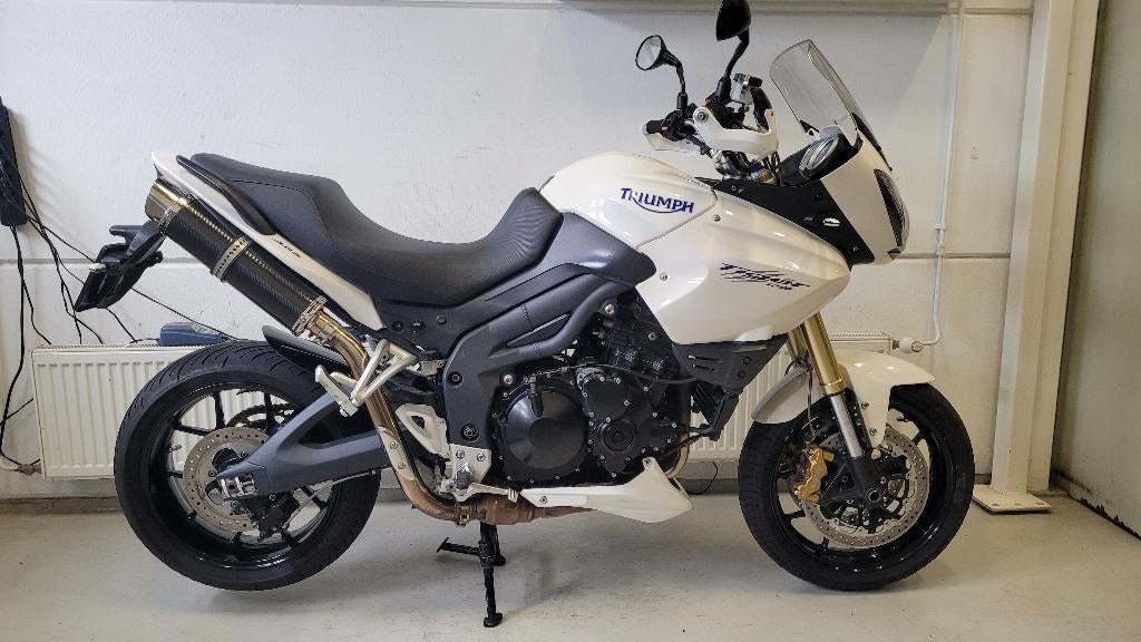 Triumph Tiger 1050 SE / Delkevic uitlaat, Motorrijbewijs A, 3 cilinders, 1050 cc, Meer dan 35 kW