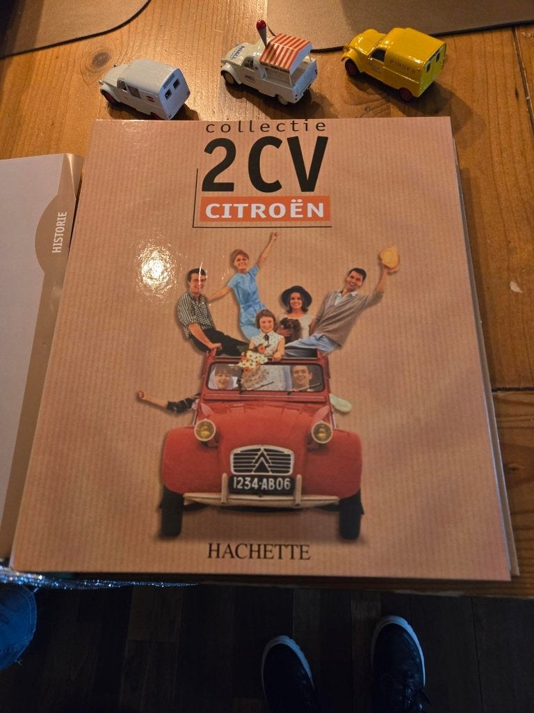 verzameling miniatuur auto 2 CV lelijk eendje + boekwerken, Verzamelen, Ophalen