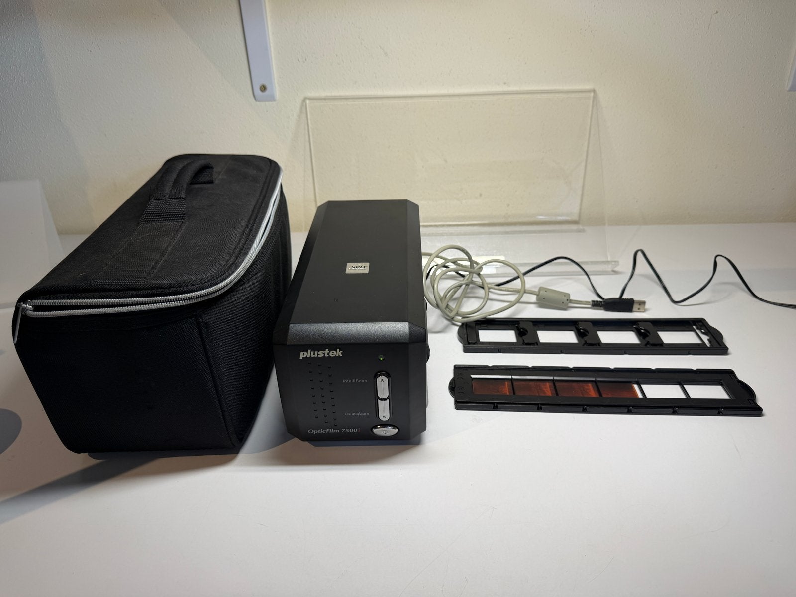 Plustek OpticFilm 7500i Filmscanner met accessoires, Computers en Software, Ophalen of Verzenden, Gebruikt, Diascanner, Windows