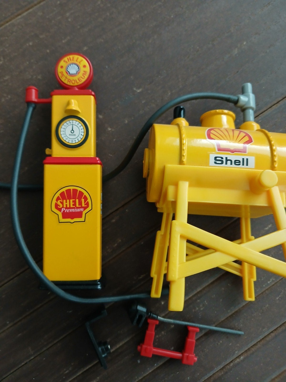 Shell miniaturen tankstation en olietank, Ophalen, Zo goed als nieuw