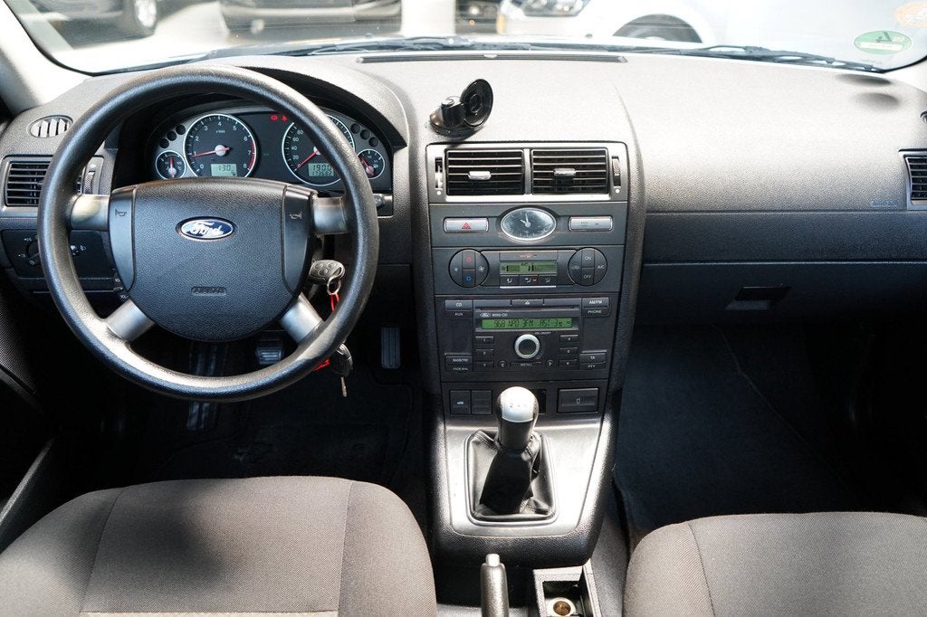 Ford Mondeo 1.8-16V Ambiente | AIRCO | TREKHAAK | ELEK.RAMEN, Auto's, Ford, Stof, Gebruikt, 680 kg, 4 cilinders