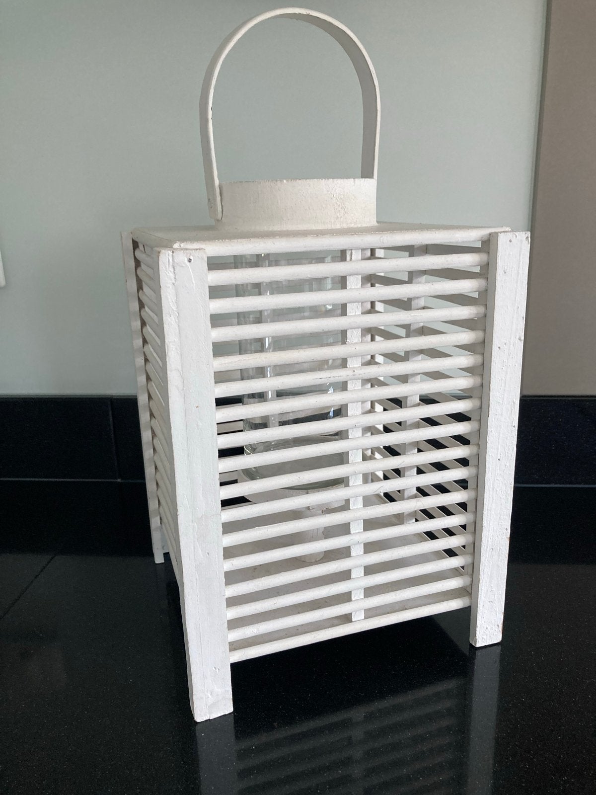 Witte houten lantaarn met glazen houder, Huis en Inrichting, Woonaccessoires | Overige, Hout, Ophalen of Verzenden, Wit, Landelijk