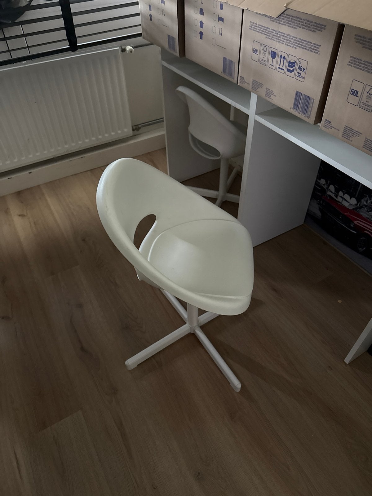 2x Witte bureaustoel plus bureau, Ophalen, Kunststof, Gebruikt, Wit