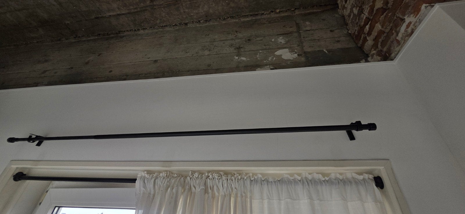 5x Zwarte uitschuifbare gordijnroede, Gebruikt, Modern, functioneel, 150 tot 200 cm, Ophalen of Verzenden